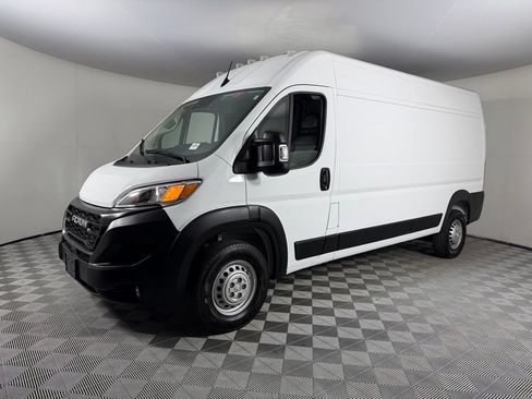 Used 2026 RAM ProMaster 2500 w/ Convenience Group FWD image 3