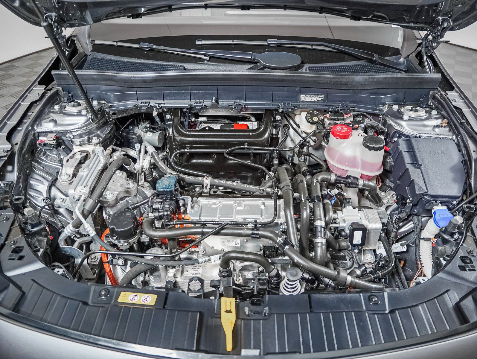 Certified 2023 Mercedes-Benz EQB 300 4MATIC w/ Exclusive Package image 4