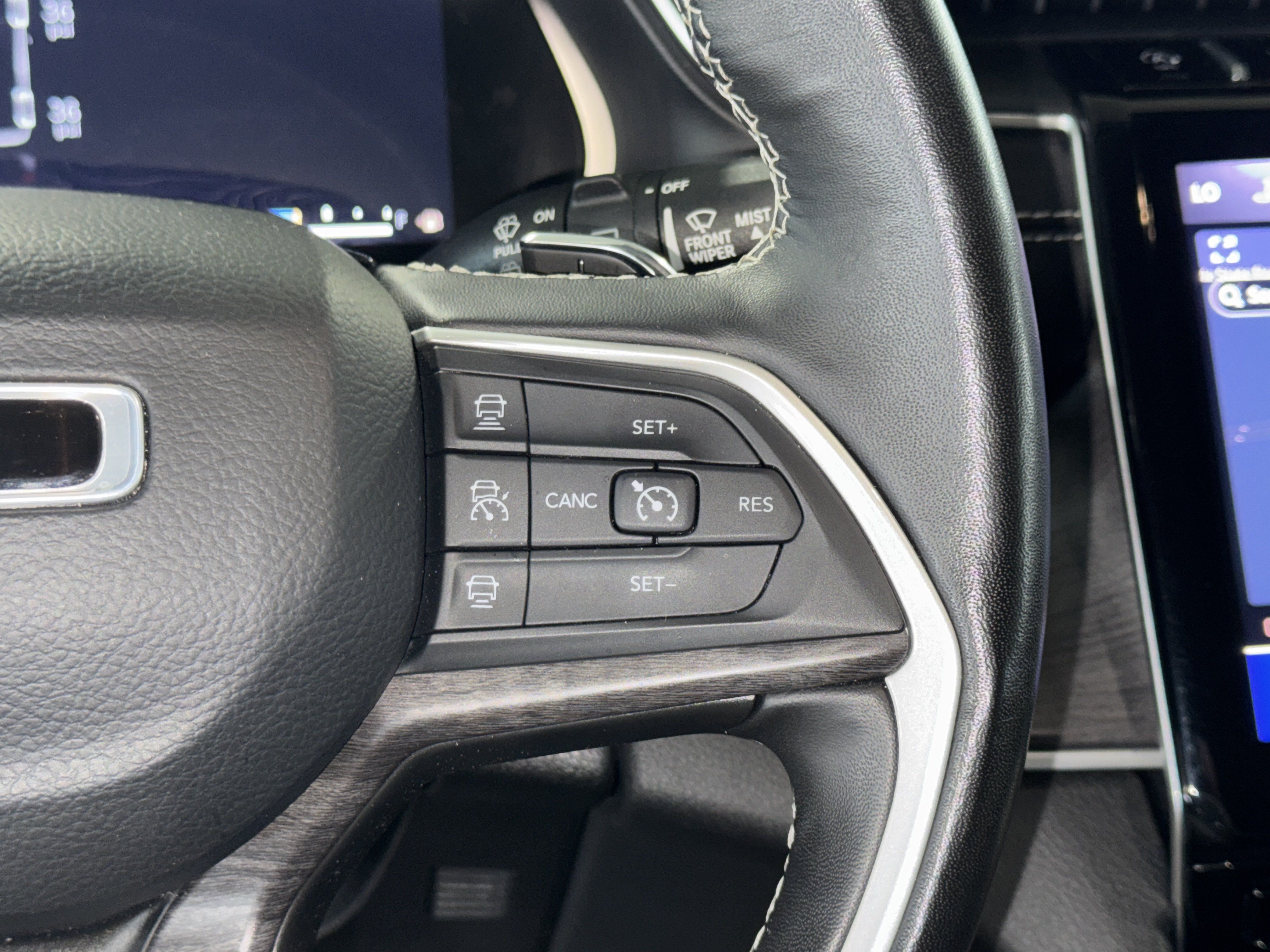 Used 2022 Jeep Grand Cherokee L Limited RWD image 25