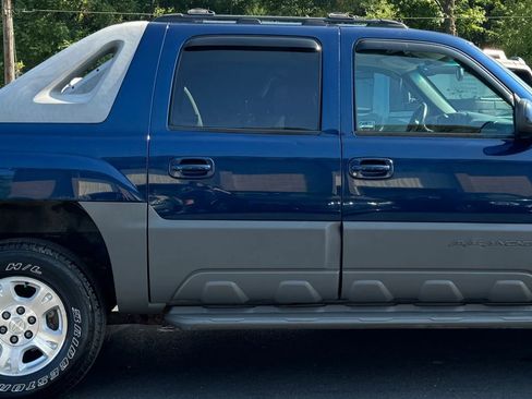 Used 2002 Chevrolet Avalanche 4x4 w/ Off-Road Suspension Pkg image 3