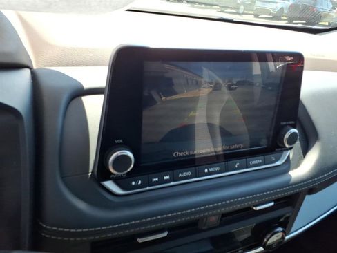 Used 2023 Nissan Rogue SV image 13