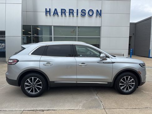 Used 2022 Lincoln Nautilus FWD image 4