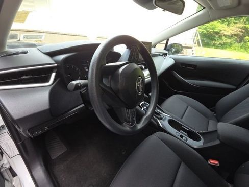 Used 2025 Toyota Corolla LE FWD image 16
