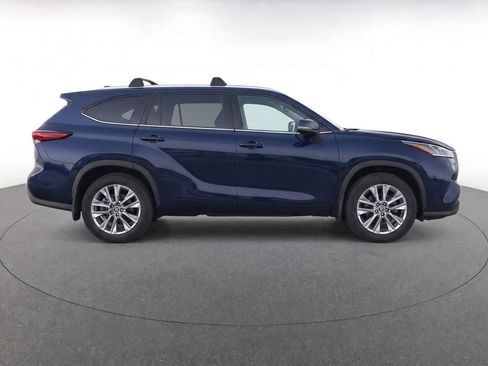 Used 2023 Toyota Highlander Limited AWD/4WD image 6
