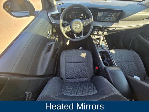 Used 2025 Nissan Kicks SV w/ SV Premium Package FWD image 12