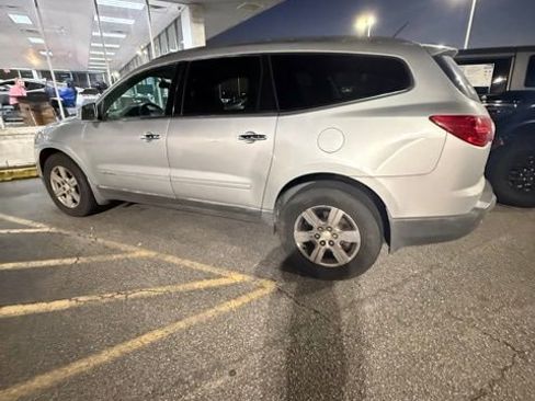 Used 2009 Chevrolet Traverse LT image 25