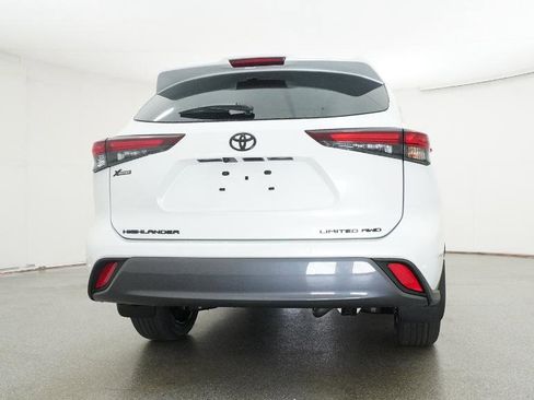 New 2026 Toyota Highlander AWD image 23