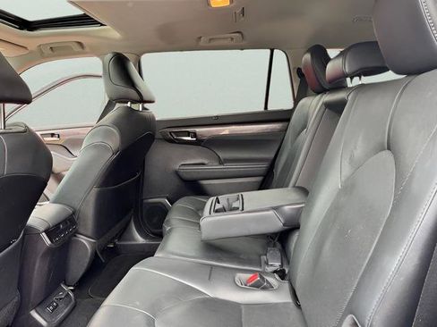 Used 2021 Toyota Highlander Limited image 30
