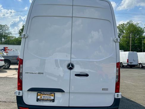 Used 2021 Mercedes-Benz Sprinter 2500 w/ Driver Convenience Package image 5