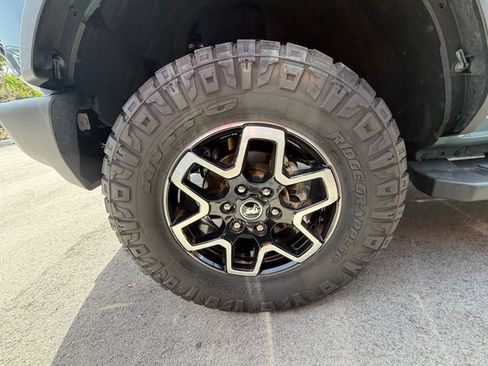 Used 2023 Ford Bronco Outer Banks w/ Sasquatch Package AWD/4WD image 9