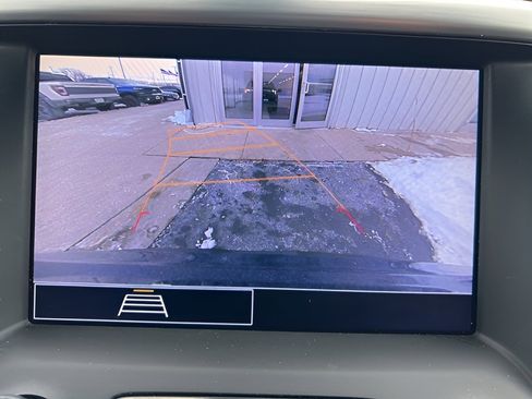 Used 2023 GMC Acadia SLE w/ Driver Convenience Package image 12