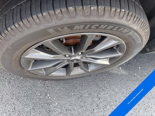 Used 2019 Ford Explorer XLT w/ Equipment Group 202A AWD/4WD image 13