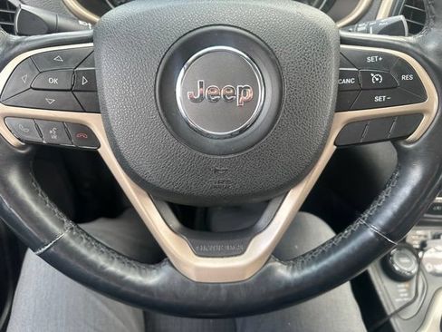 Used 2015 Jeep Cherokee Latitude w/ Cold Weather Group AWD/4WD image 18