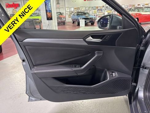 Used 2024 Volkswagen Jetta SE FWD image 12