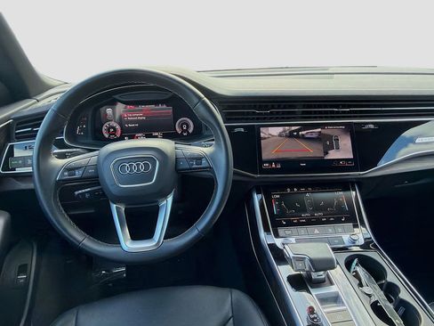 Used 2023 Audi Q8 Premium image 21