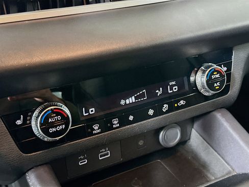 Used 2024 Mitsubishi Outlander SE image 24