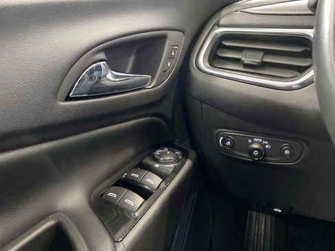 Used 2022 Chevrolet Equinox Premier image 22