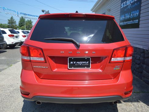 Used 2016 Dodge Journey SXT FWD image 4