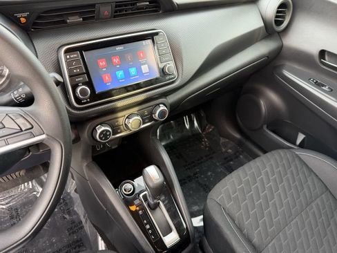 Used 2021 Nissan Kicks S image 20