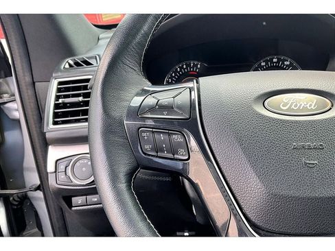 Used 2018 Ford Explorer Platinum AWD/4WD image 21
