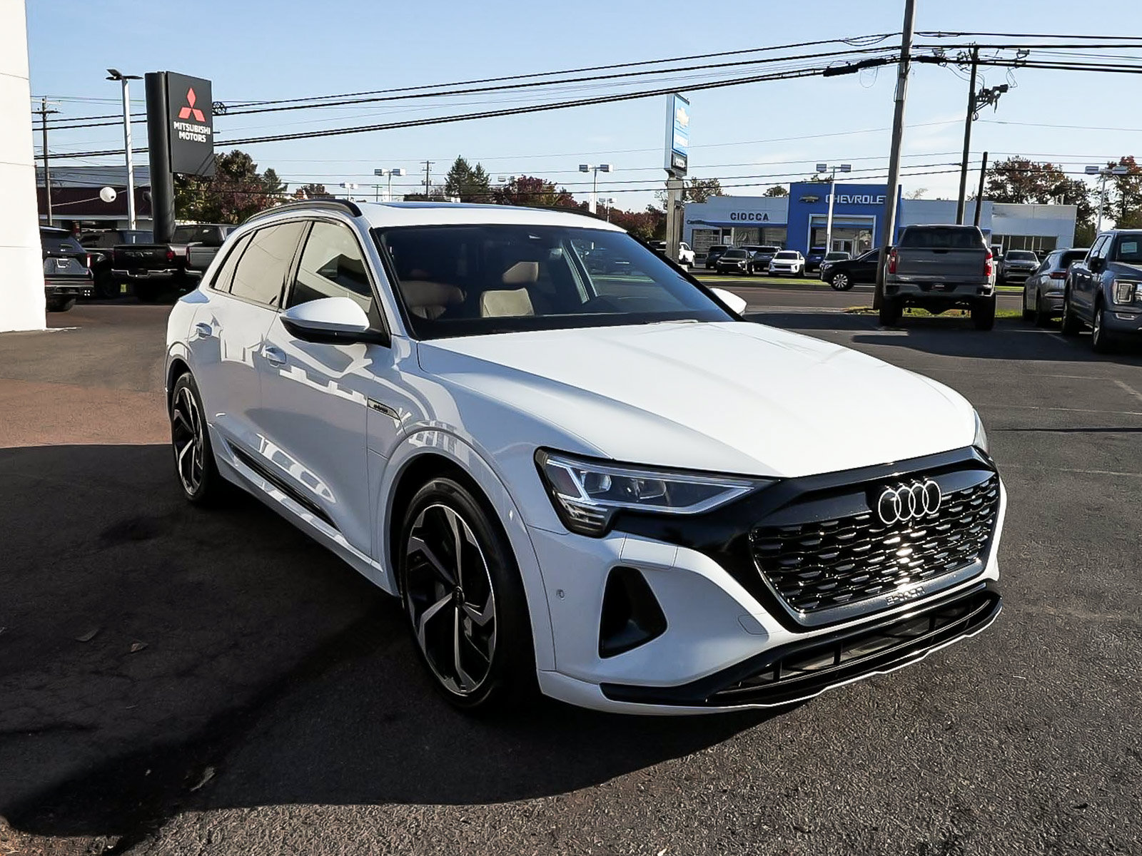 Used 2024 Audi Q8 e-tron Premium Plus AWD/4WD image 3