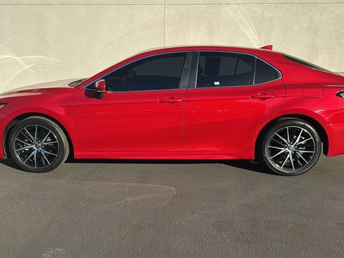 Used 2023 Toyota Camry SE image 5