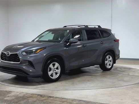 Used 2023 Toyota Highlander L image 4