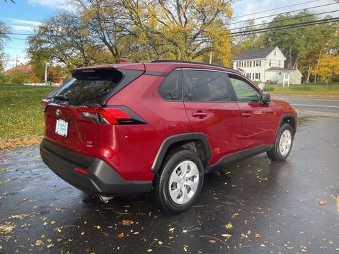 Used 2019 Toyota RAV4 LE image 5
