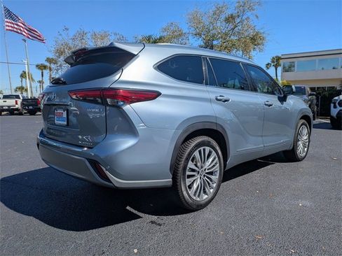 Used 2021 Toyota Highlander Platinum image 4
