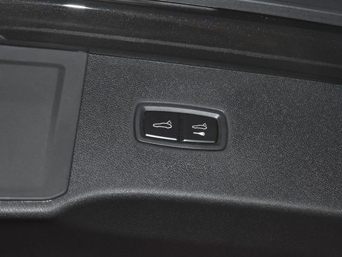 Certified 2025 Porsche Cayenne image 35