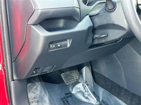 Used 2022 Toyota RAV4 LE image 10