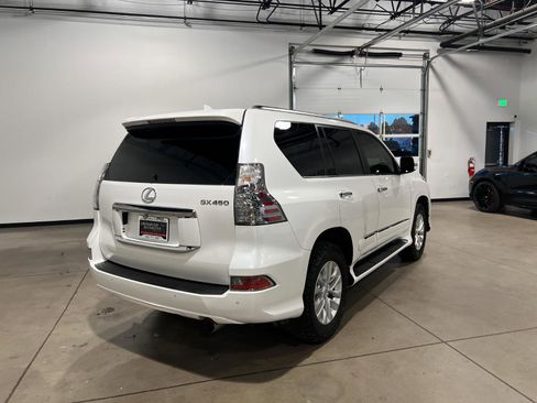 Used 2018 Lexus GX 460 Premium image 3