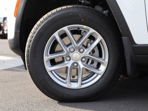 New 2025 Jeep Grand Cherokee 4WD image 2