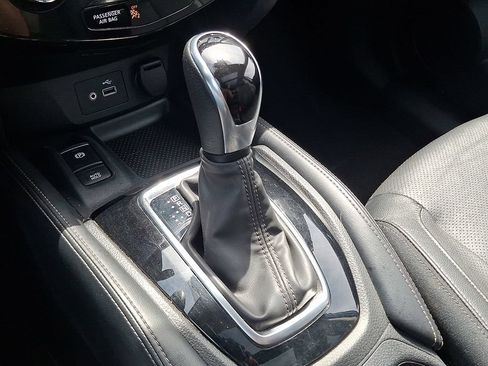 Used 2020 Nissan Rogue SL w/ Premium Package AWD/4WD image 17