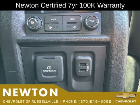 Used 2023 Chevrolet Traverse Premier AWD/4WD image 38