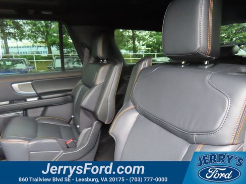 Used 2025 Ford Expedition Tremor AWD/4WD image 31
