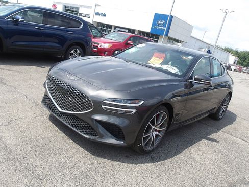 Used 2025 Genesis G70 2.5T image 3