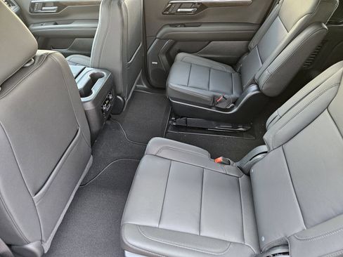 New 2026 Chevrolet Suburban Z71 w/ Comfort Package AWD/4WD image 25
