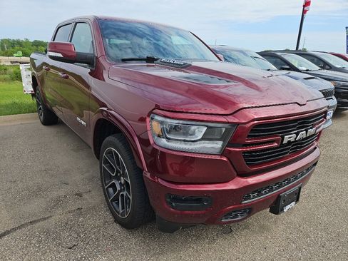 Used 2019 RAM 1500 Laramie AWD/4WD image 3