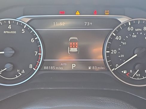 Used 2023 Nissan Pathfinder SL AWD/4WD image 7