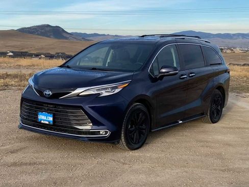 Used 2022 Toyota Sienna Platinum image 4