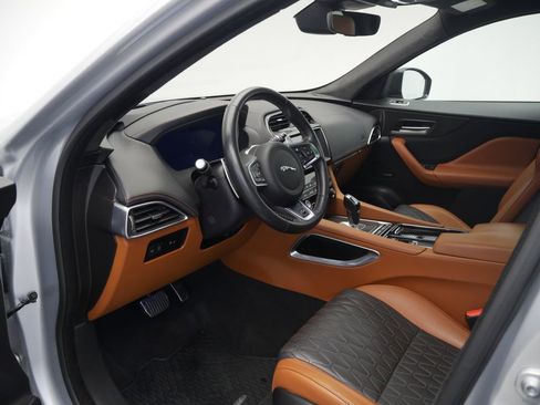 Used 2019 Jaguar F-PACE SVR image 4