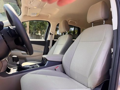 Used 2017 Ford Escape SE w/ SE Cold Weather Package AWD/4WD image 20