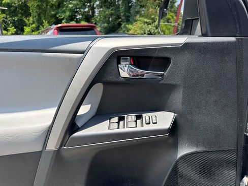 Used 2017 Toyota RAV4 XLE FWD image 13