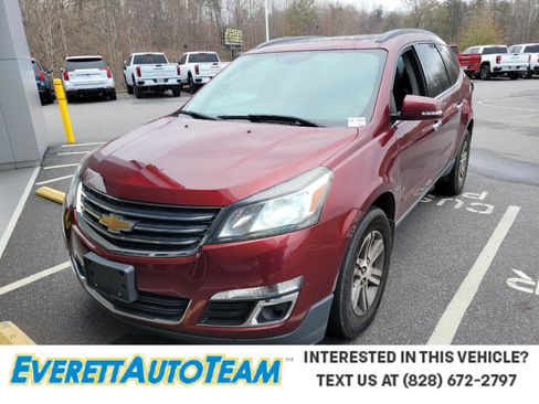 Used 2017 Chevrolet Traverse LT image 1