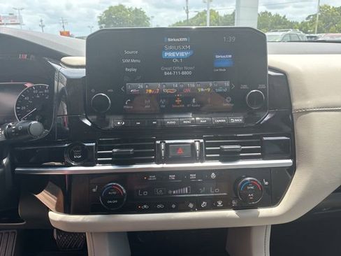Used 2025 Nissan Pathfinder SL FWD image 24