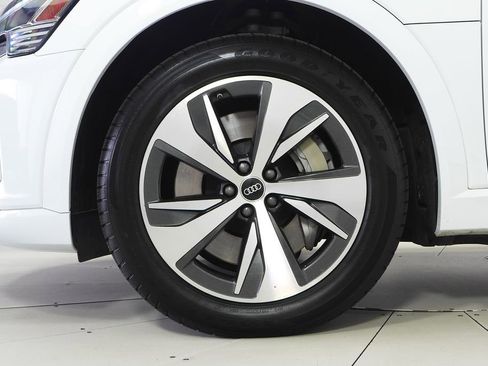 Used 2024 Audi Q8 e-tron Premium AWD/4WD image 5