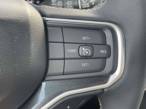 Used 2024 Jeep Wagoneer 4WD w/ Premium Group I image 21