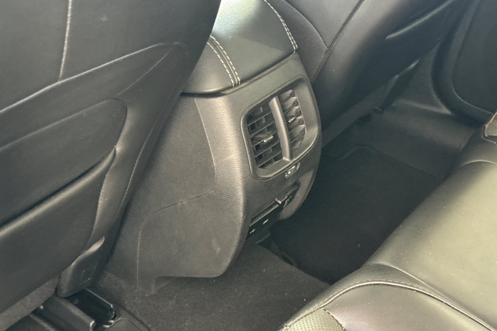 Used 2019 Jeep Cherokee Limited FWD image 16