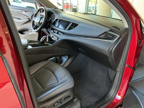 Used 2020 Buick Enclave Essence image 17